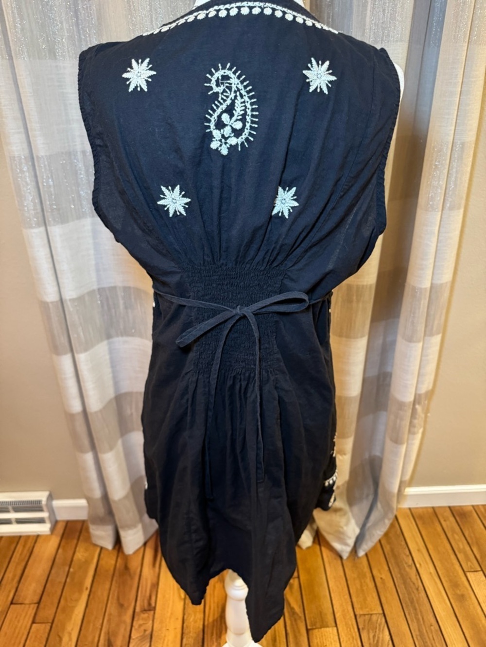 Sleeveless Black Mini Dress with White Embroidered Paisley Detail - Picture 7 of 8